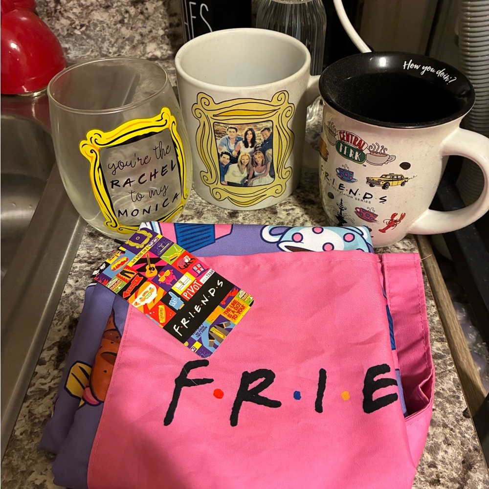 FRIENDS Mug and Glass Set with Pink Apron